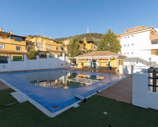 Piscina de Casa adosada en venda en  Granada Capital amb Calefacció, Jardí privat i Parquet