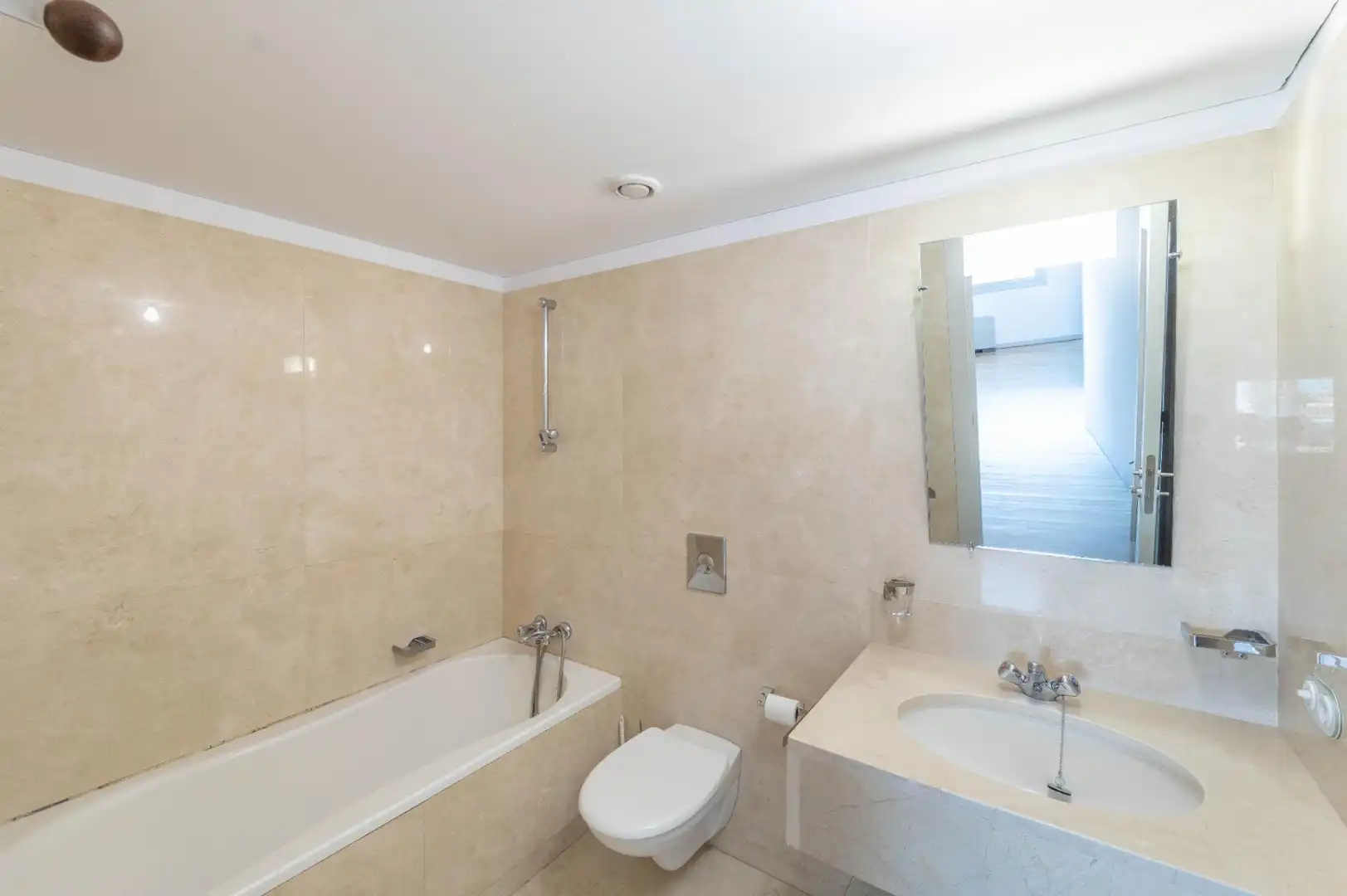 Baño de Piso en venta en Granada con Calefacción, Parquet y Alarma