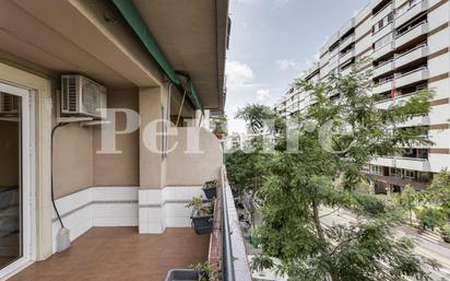 Exterior view of Flat for sale in  Barcelona Capital  with Air Conditioner, Terrace and Balcony