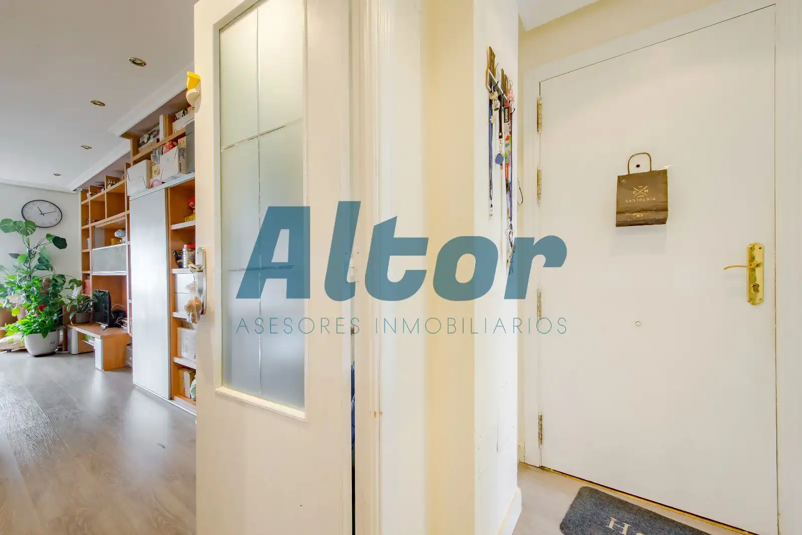Flat for sale in Madrid  with Air Conditioner, Heating and Storage room