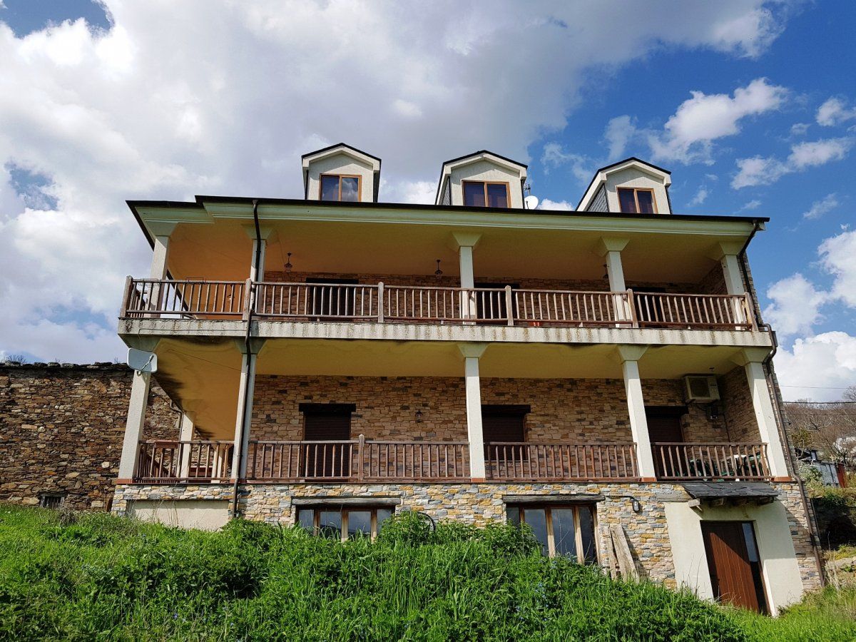 Vista exterior de Casa o chalet en venta en Oencia con Aire acondicionado, Calefacción y Terraza