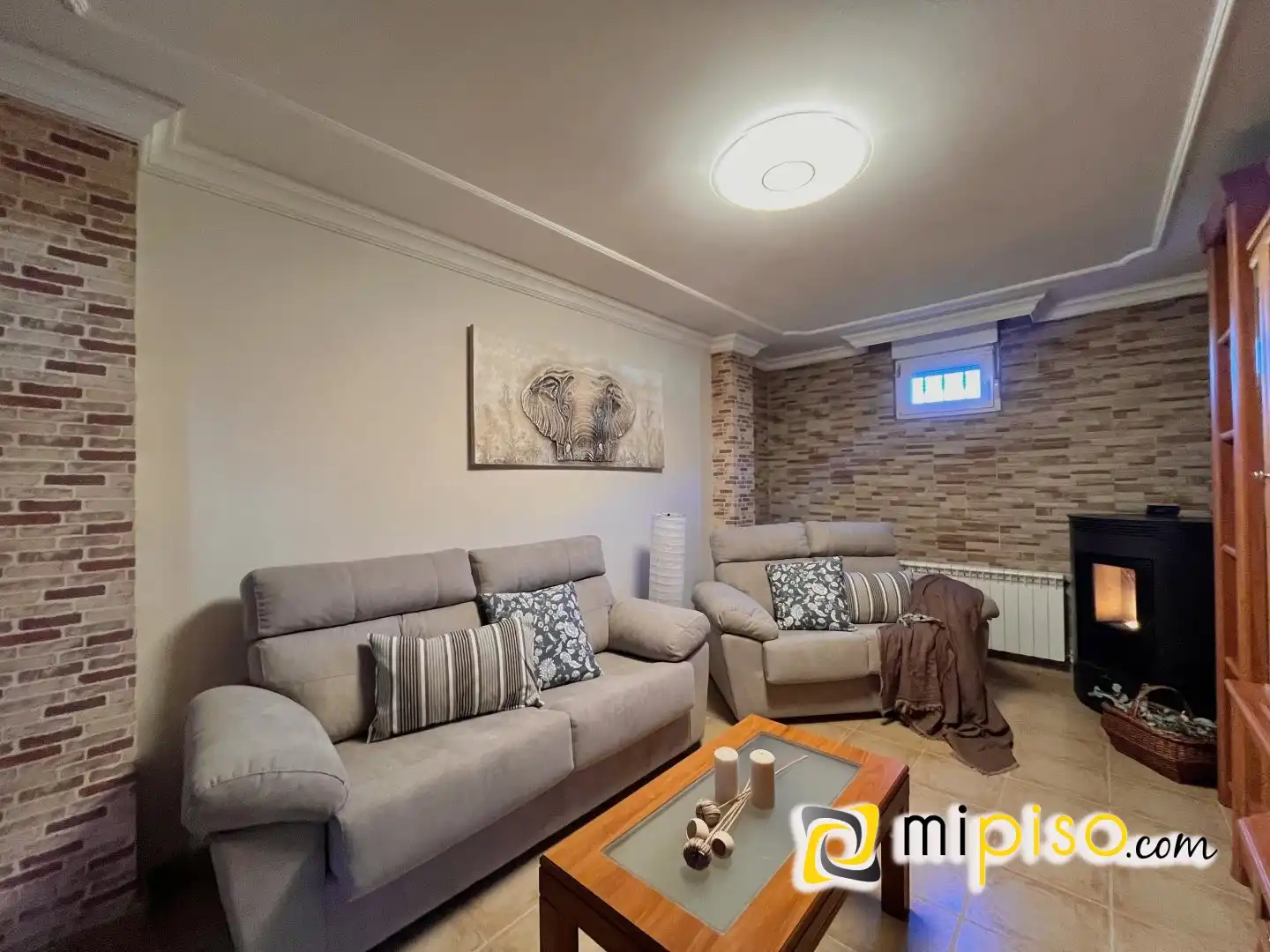 Sala de estar de Casa adosada en venta en Ruesga con Calefacción, Terraza y Amueblado