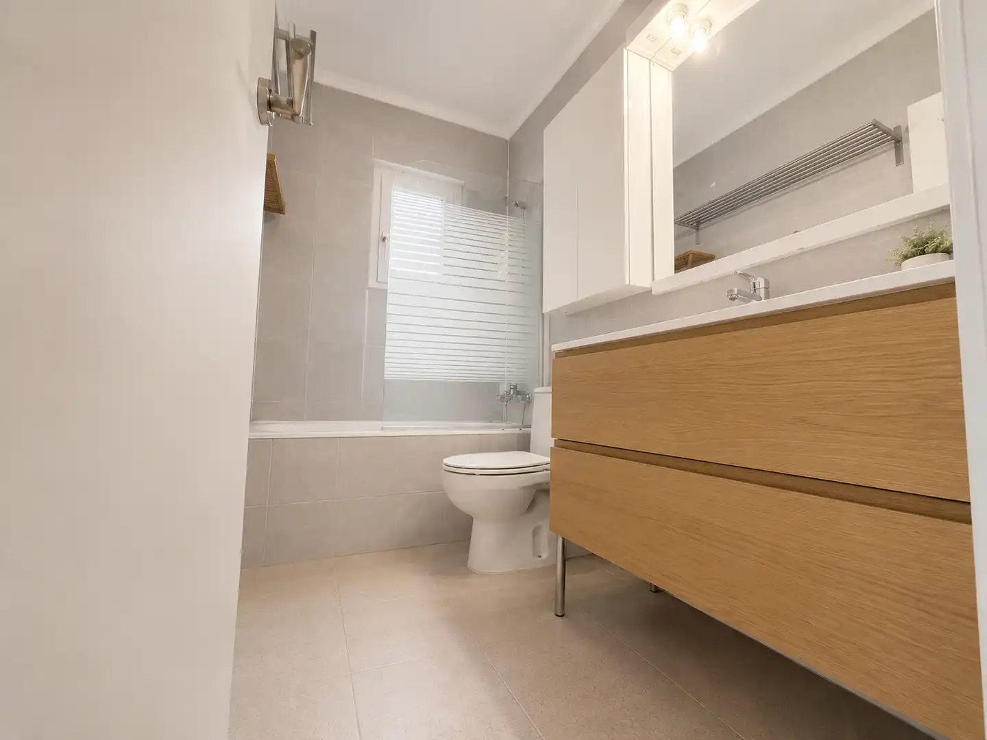 Bany de Pis en venda en Santa Coloma de Gramenet amb Aire condicionat, Parquet i Balcó
