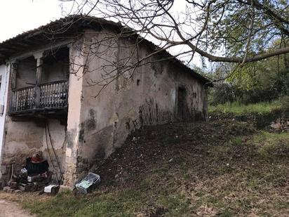 Vista exterior de Casa adosada en venda en Llanes amb Jardí privat