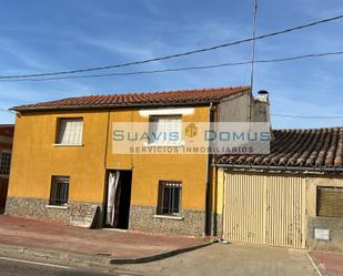 Vista exterior de Casa adosada en venda en Valcabado