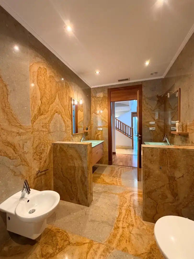 Baño de Casa o chalet de alquiler en Elche / Elx con Aire acondicionado, Calefacción y Jardín privado