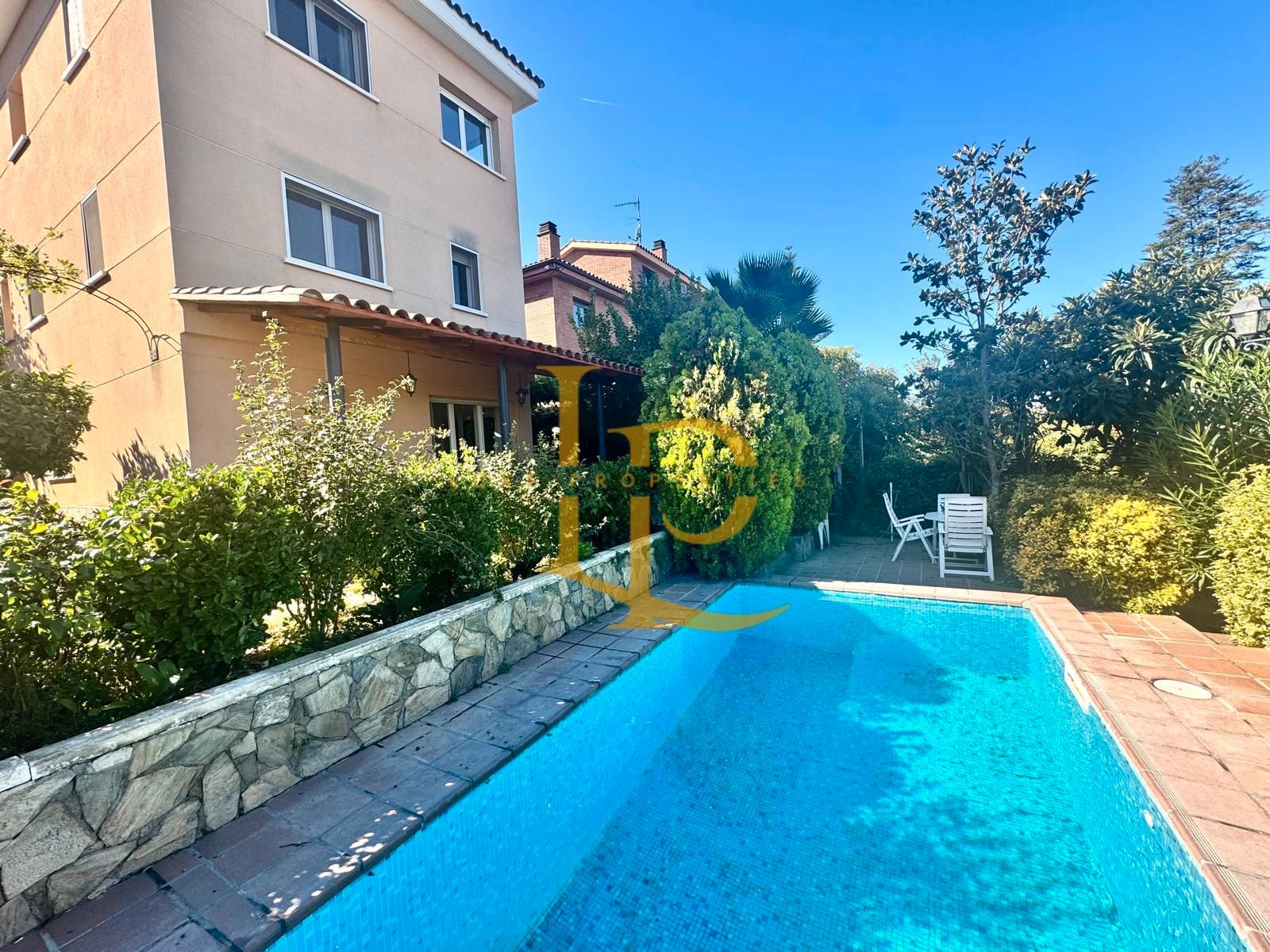 Swimming pool of House or chalet for sale in Sant Cugat del Vallès  with Air Conditioner, Heating and Private garden