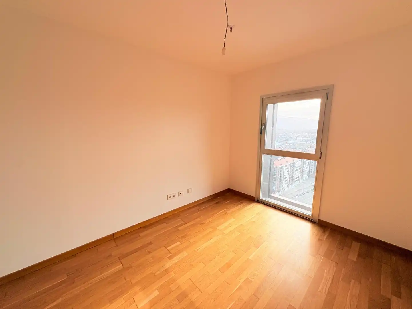 Habitación de Piso en venta en Ponferrada con Aire acondicionado, Trastero y Alarma