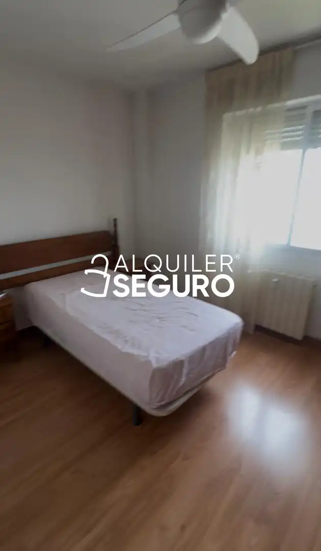 Habitación de Piso de alquiler en Madrid con Calefacción y Amueblado