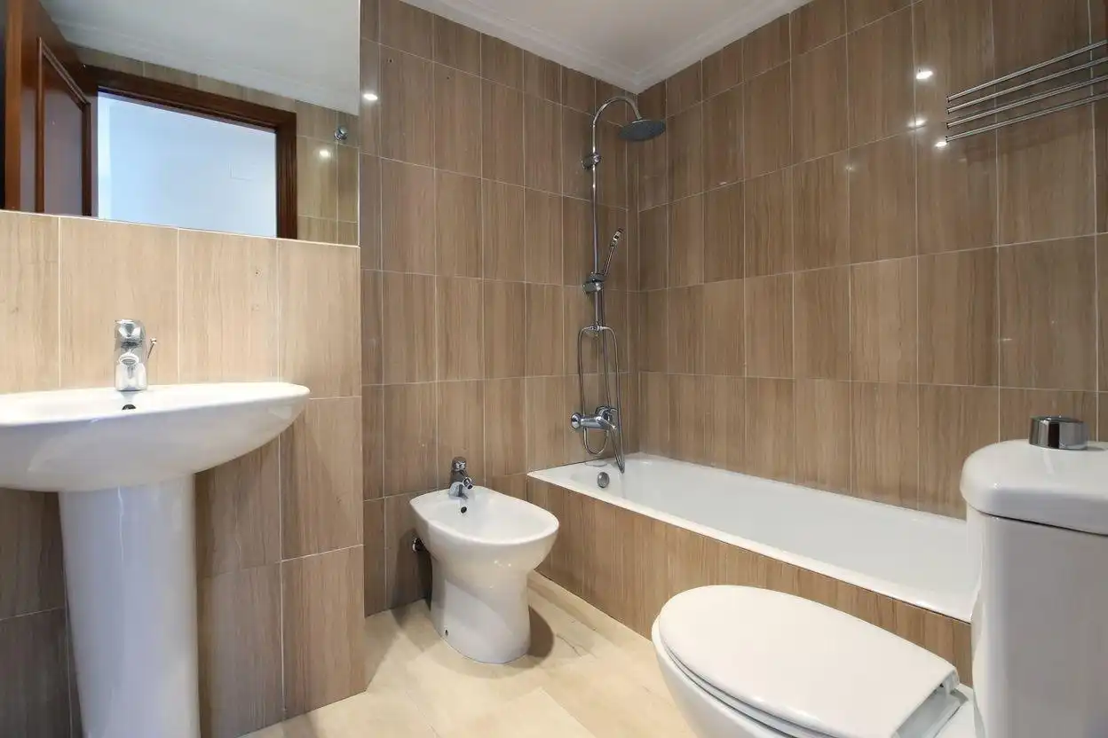 Baño de Piso en venta en  Palma de Mallorca con Aire acondicionado, Calefacción y Balcón