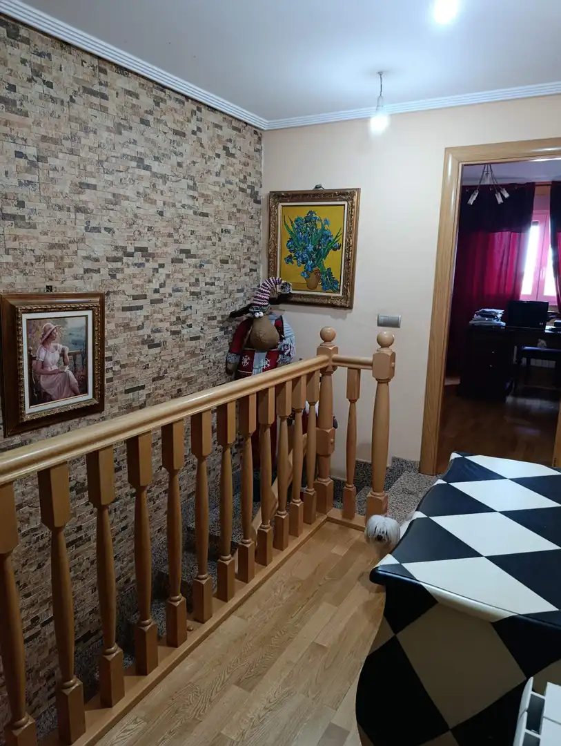Casa adosada en venta en Valverde de la Virgen con Jardín privado, Terraza y Balcón