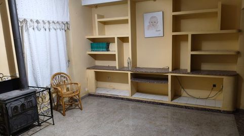 A. Oportunidad Única Casa de Dos Plantas en el Corazón de Cardeña