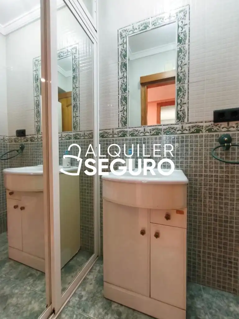 Baño de Piso de alquiler en Alicante / Alacant con Amueblado