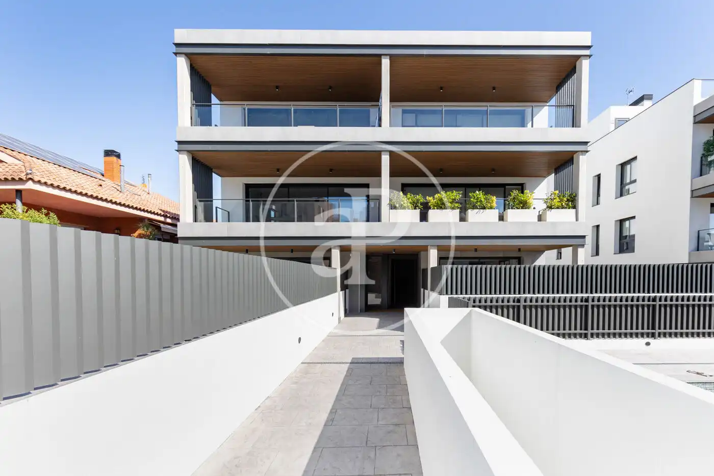 Vista exterior de Piso en venta en Sant Cugat del Vallès con Aire acondicionado, Calefacción y Jardín privado