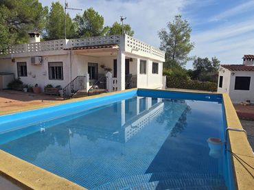 Chalet con piscina en venta en Vilamarxant