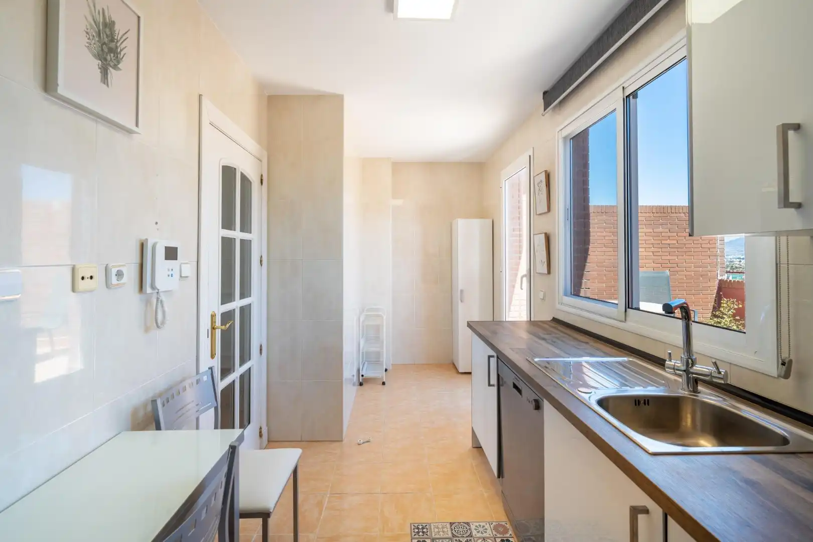 Cocina de Ático de alquiler en Almería con Aire acondicionado, Calefacción y Jardín privado