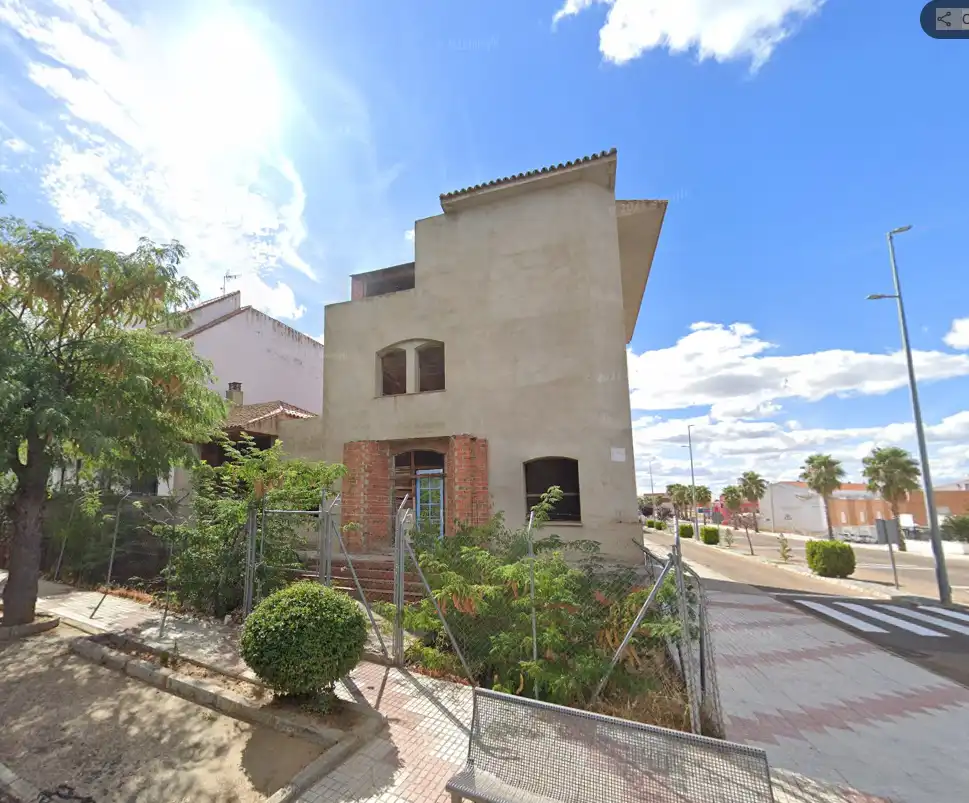 Vista exterior de Casa o xalet en venda en Castuera amb Jardí privat, Terrassa i Traster
