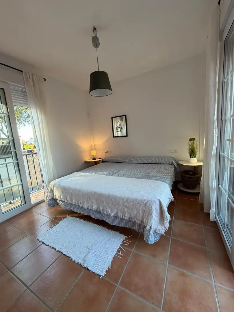 Habitación de Casa adosada en venta en Islantilla con Jardín privado, Terraza y Trastero
