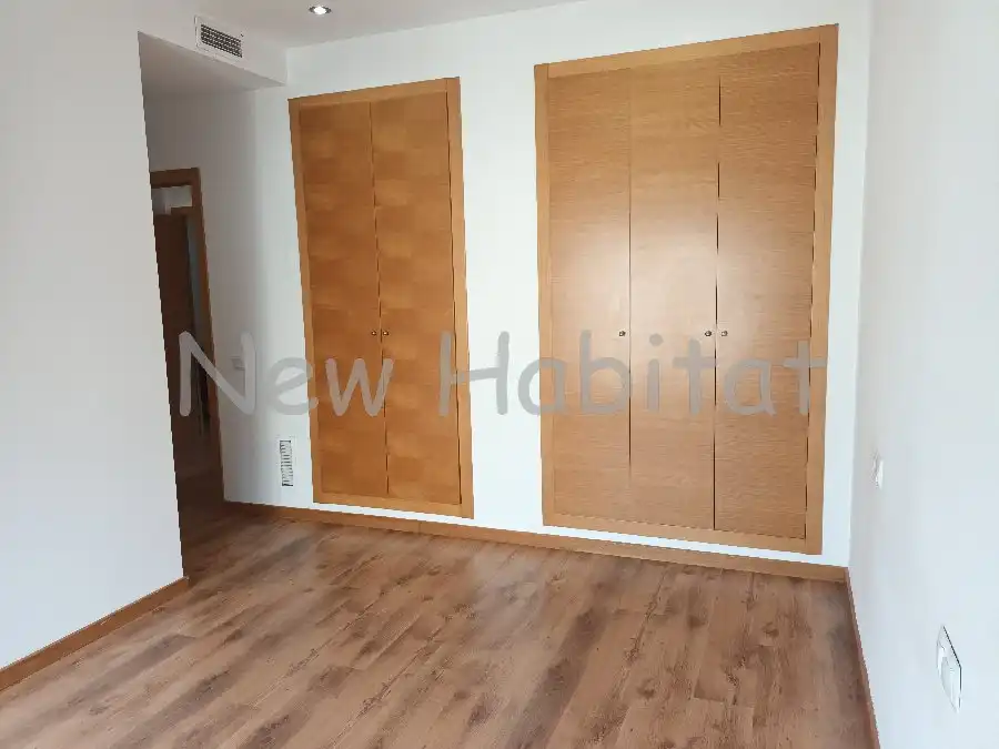 Habitación de Casa adosada en venta en Castellón de la Plana / Castelló de la Plana con Aire acondicionado, Jardín privado y Terraza