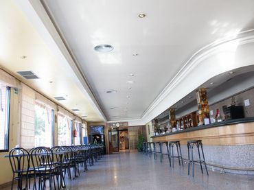 Hotel with pool for sale in Villalbilla pueblo