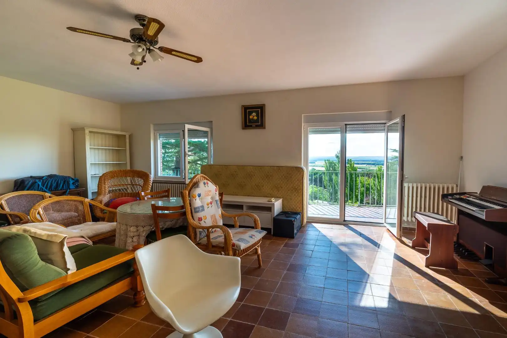Sala d'estar de Casa o xalet en venda en Tudela de Duero amb Calefacció, Jardí privat i Terrassa