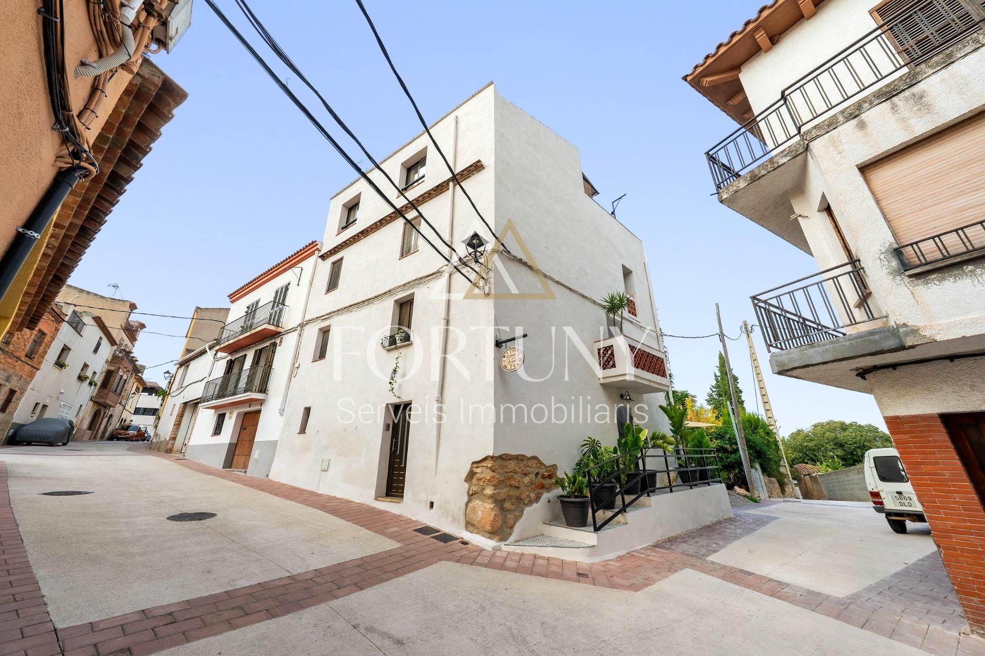 Exterior view of Single-family semi-detached for sale in El Milà