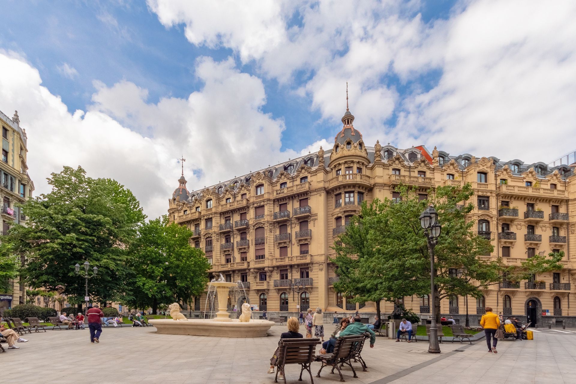 Vista exterior de Pis en venda en Bilbao  amb Calefacció i Traster
