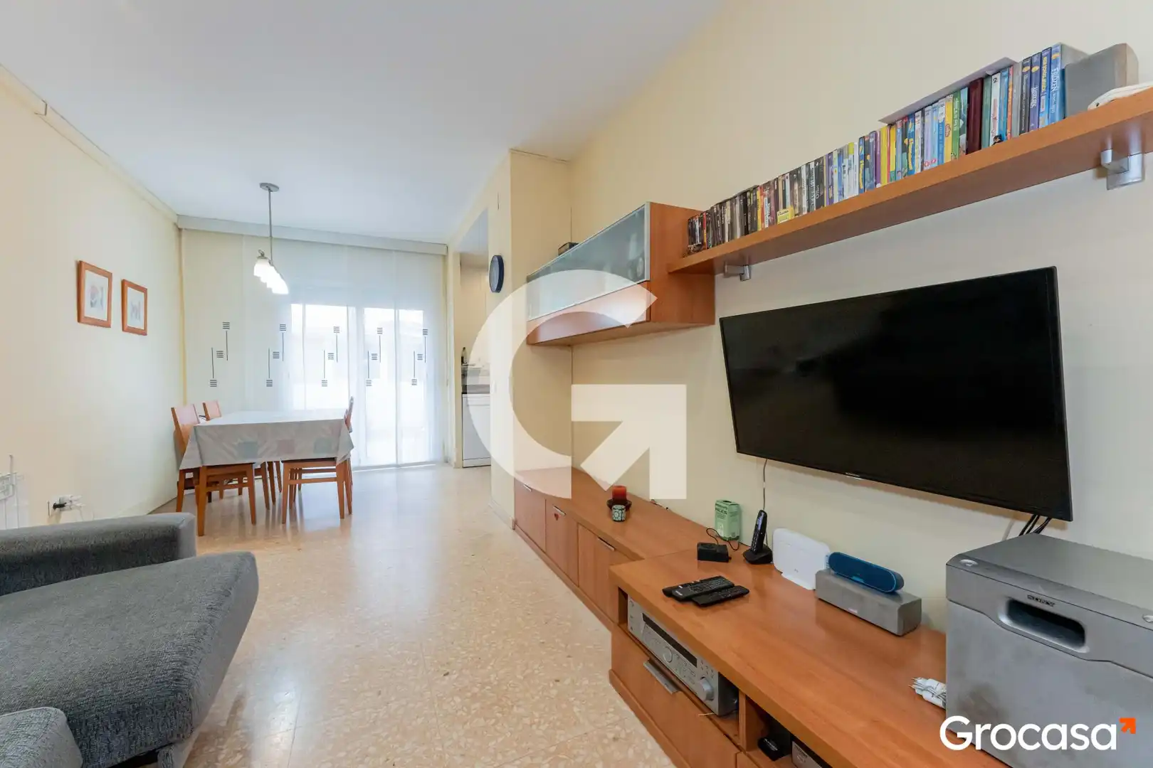 Sala d'estar de Planta baixa en venda en Cornellà de Llobregat amb Aire condicionat, Calefacció i Terrassa