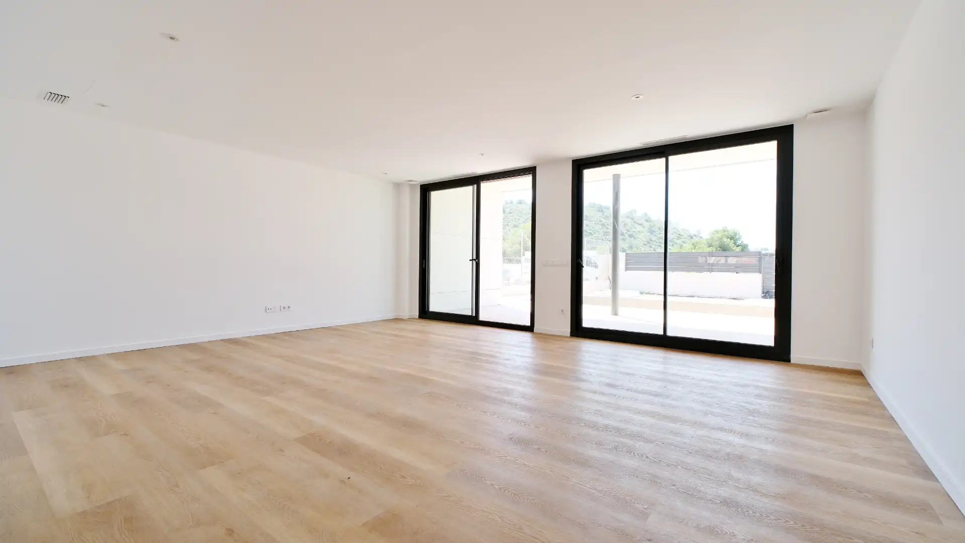 Living room of Houses for sale in Valencia  with Air Conditioner, Heating and Private garden