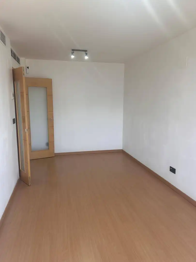 Bedroom of Flat for rent in  Madrid Capital  with Storage room and Community pool