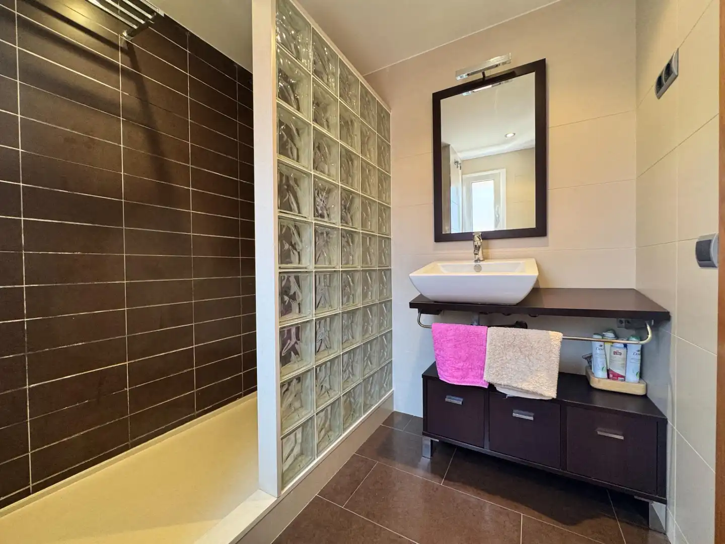 Baño de Casa adosada en venta en Gavà con Aire acondicionado, Calefacción y Jardín privado