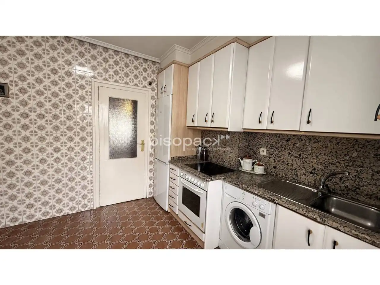 Küche von Wohnung zum Verkauf in  Pamplona / Iruña mit Heizung, Terrasse und Balkon