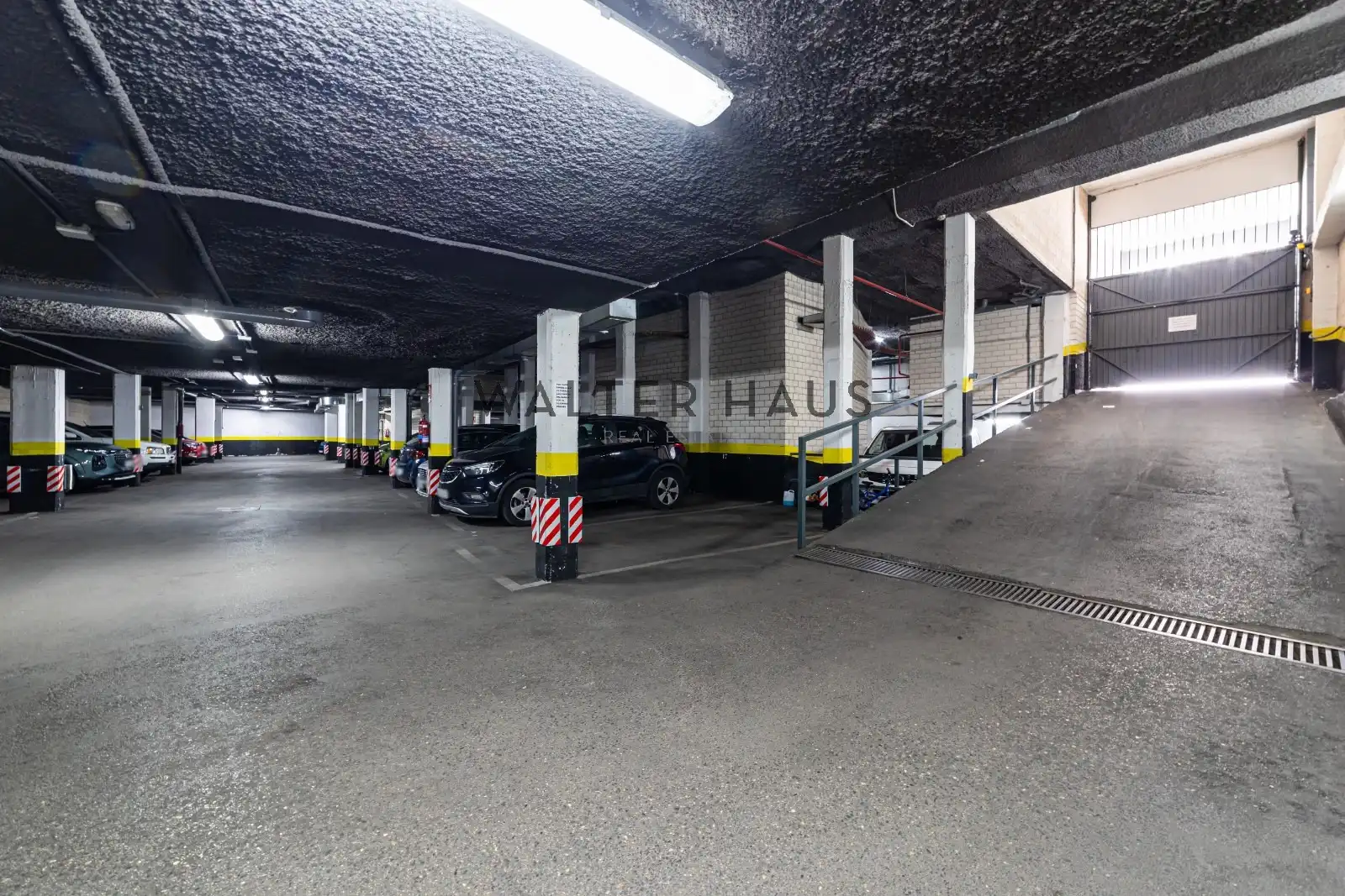 Parking of Flat for sale in Madrid  with Air Conditioner, Heating and Storage room