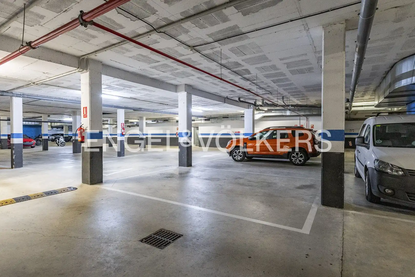 Parking de Piso en venta en Sabadell con Aire acondicionado, Calefacción y Jardín privado