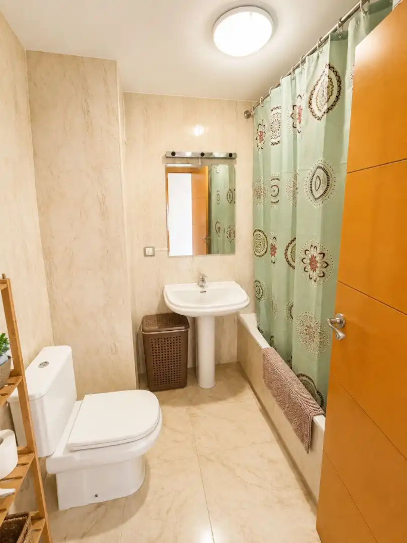 Badezimmer von Wohnung zur Miete in Manilva mit Terrasse, Möbliert und Ofen