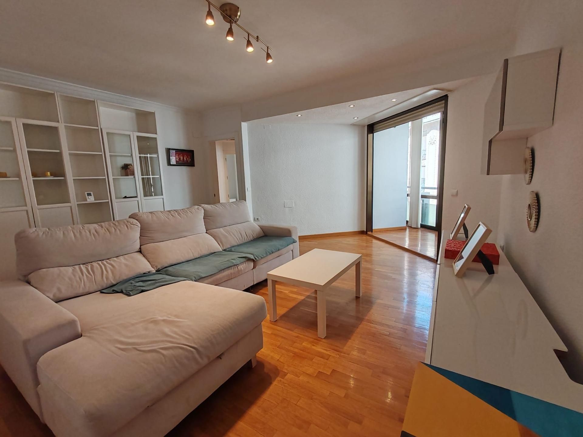 Living room of Flat to rent in  Valencia Capital  with Air Conditioner, Heating and Parquet flooring
