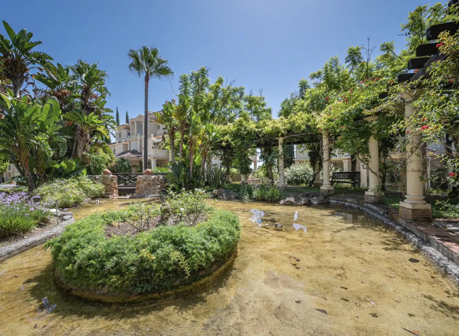 Jardín de Ático en venta en Marbella con Aire acondicionado, Terraza y Amueblado