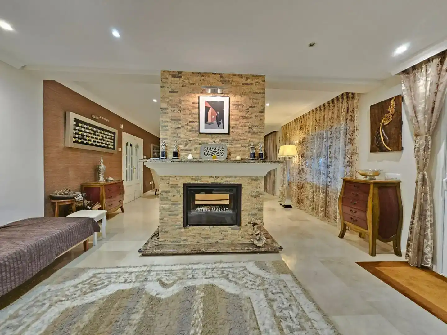 Wohnzimmer von Wohnung zur Miete in Mijas mit Klimaanlage, Privatgarten und Parkett