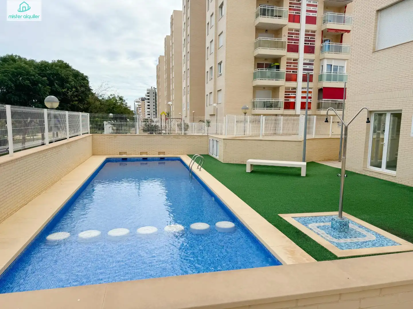 Piscina de Apartamento de alquiler en El Campello con Aire acondicionado, Jardín privado y Terraza