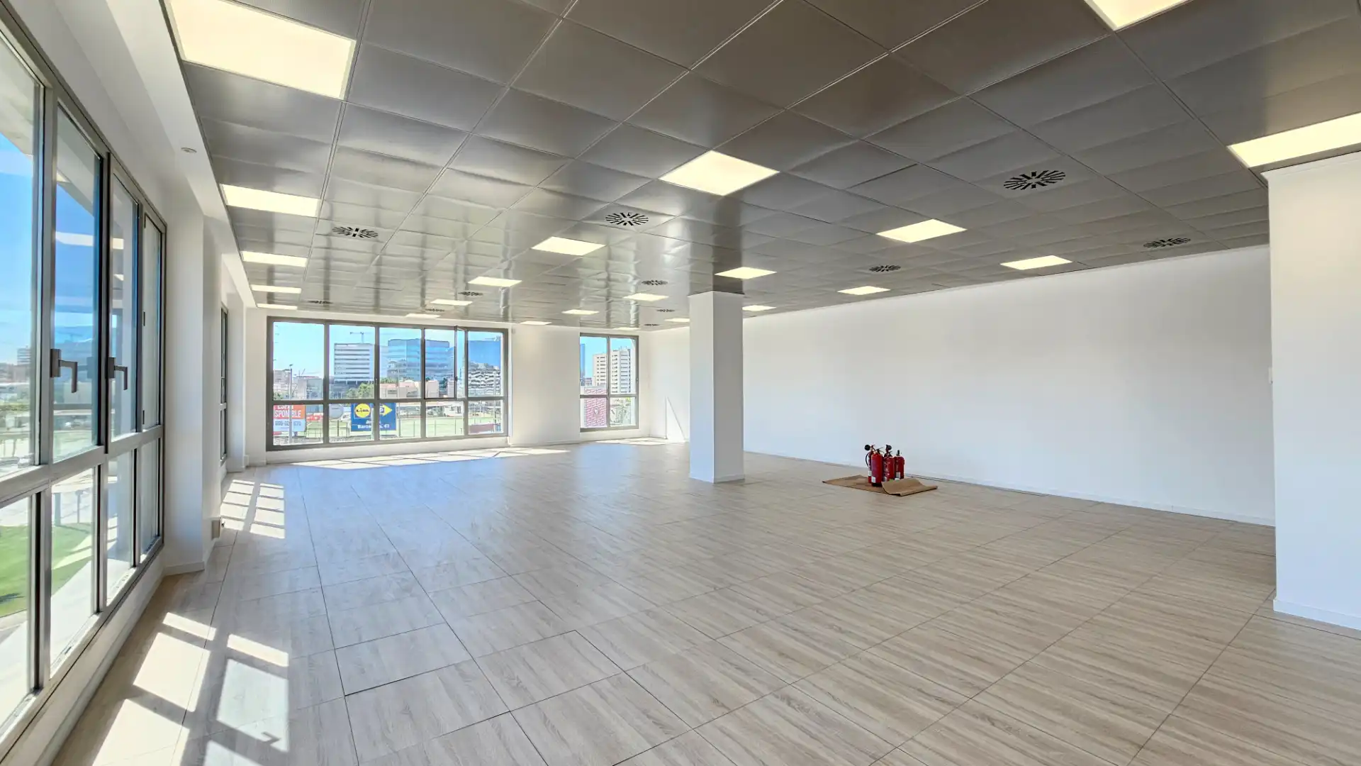 Büro zur Miete in Sant Joan Despí mit Klimaanlage und Alarm