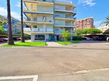 Locale commerciale in vendita a Avenida Columbretes 18