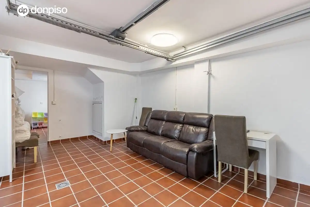 Casa adosada en venta en Armilla con Calefacción, Terraza y Amueblado