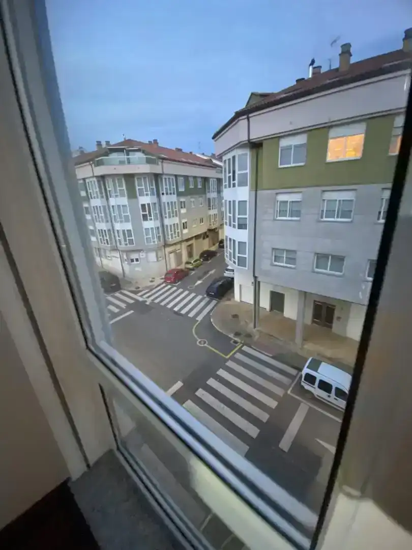 Parkplatz von Wohnungen zur Miete in Noia mit Abstellraum, Ofen und Waschmaschine