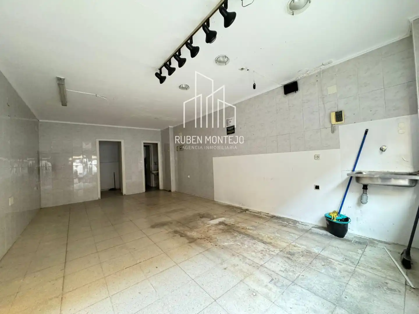 Local comercial de lloguer a Gomez Ulla, imagen 2