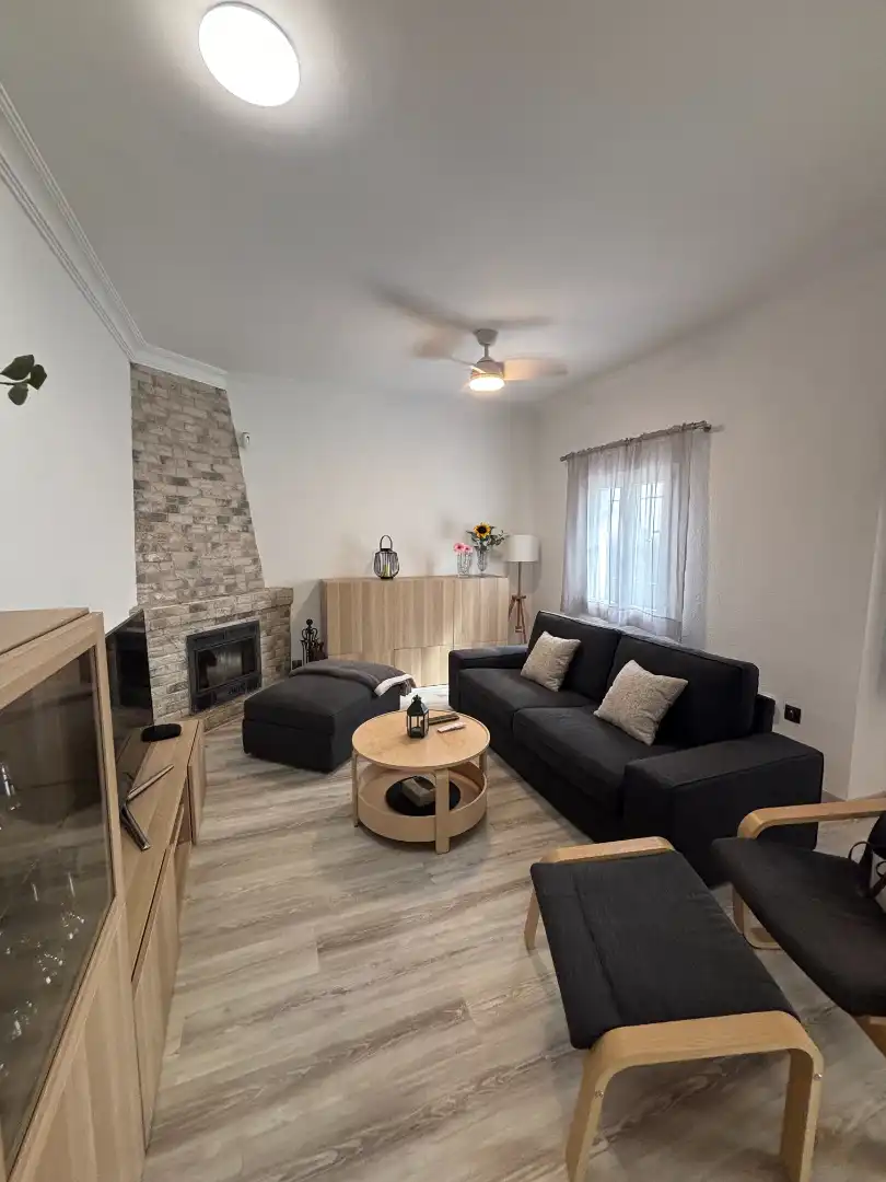 Sala de estar de Casa adosada en venta en Mairena del Aljarafe con Jardín privado, Parquet y Terraza
