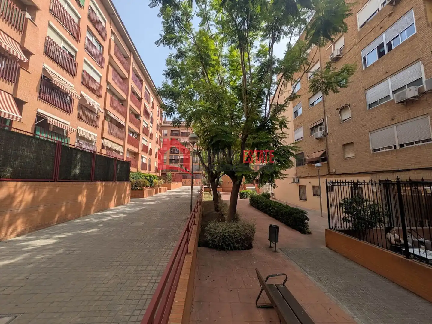 Außenansicht von Wohnungen zur Miete in Paterna mit Terrasse und Möbliert