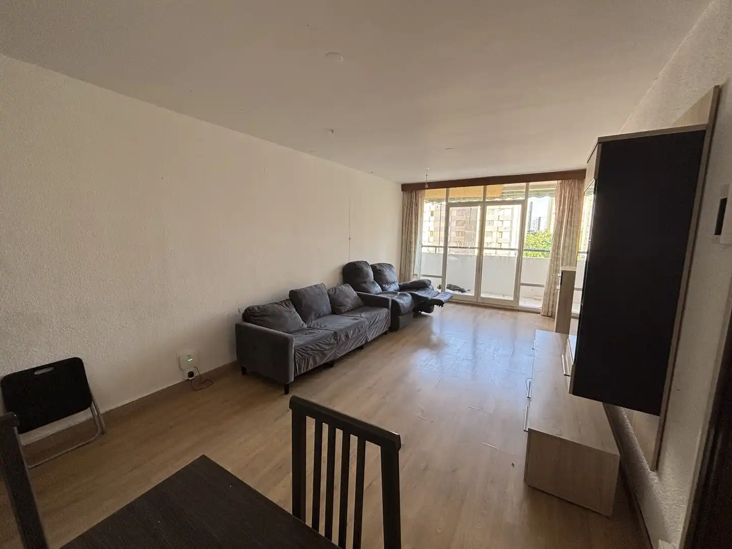 Sala d'estar de Pis en venda en L'Hospitalet de Llobregat amb Balcó