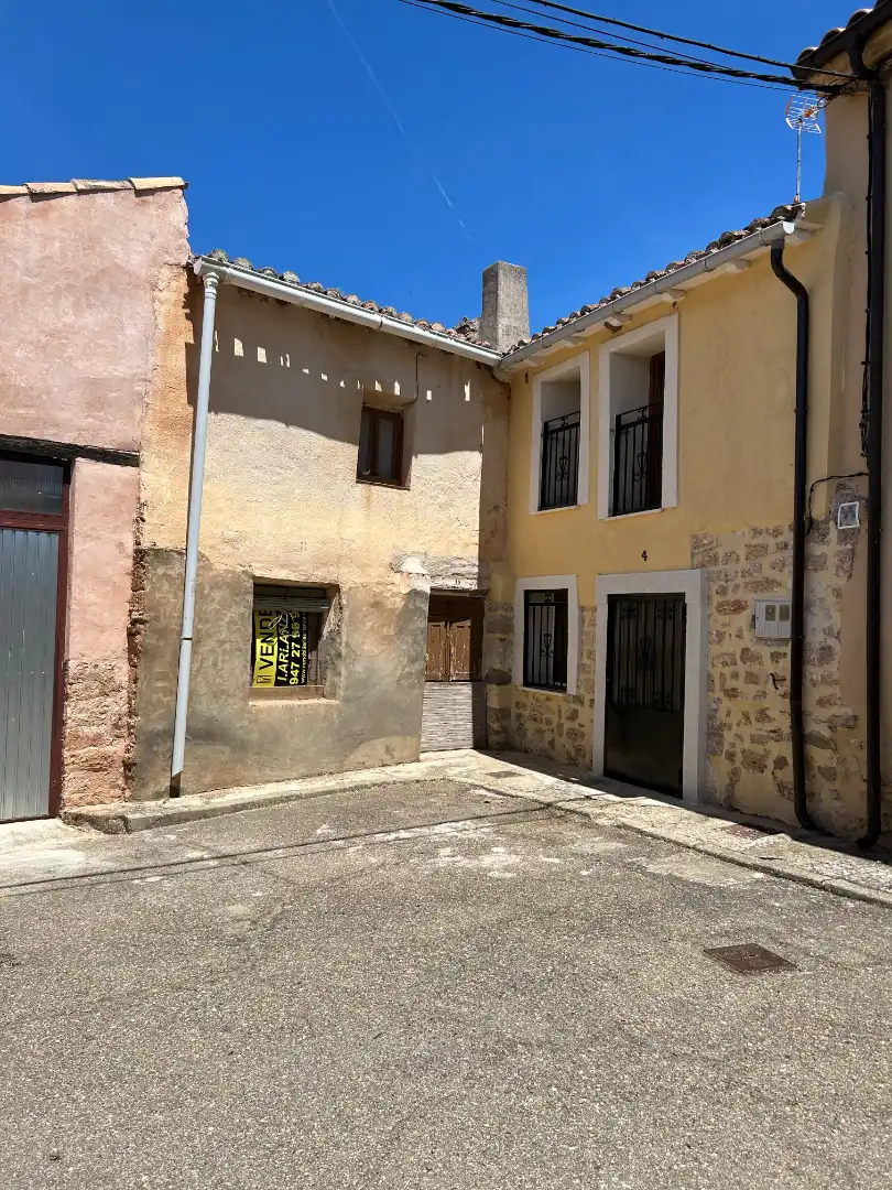 Vista exterior de Casa adosada en venda en Santa María del Campo amb Moblat