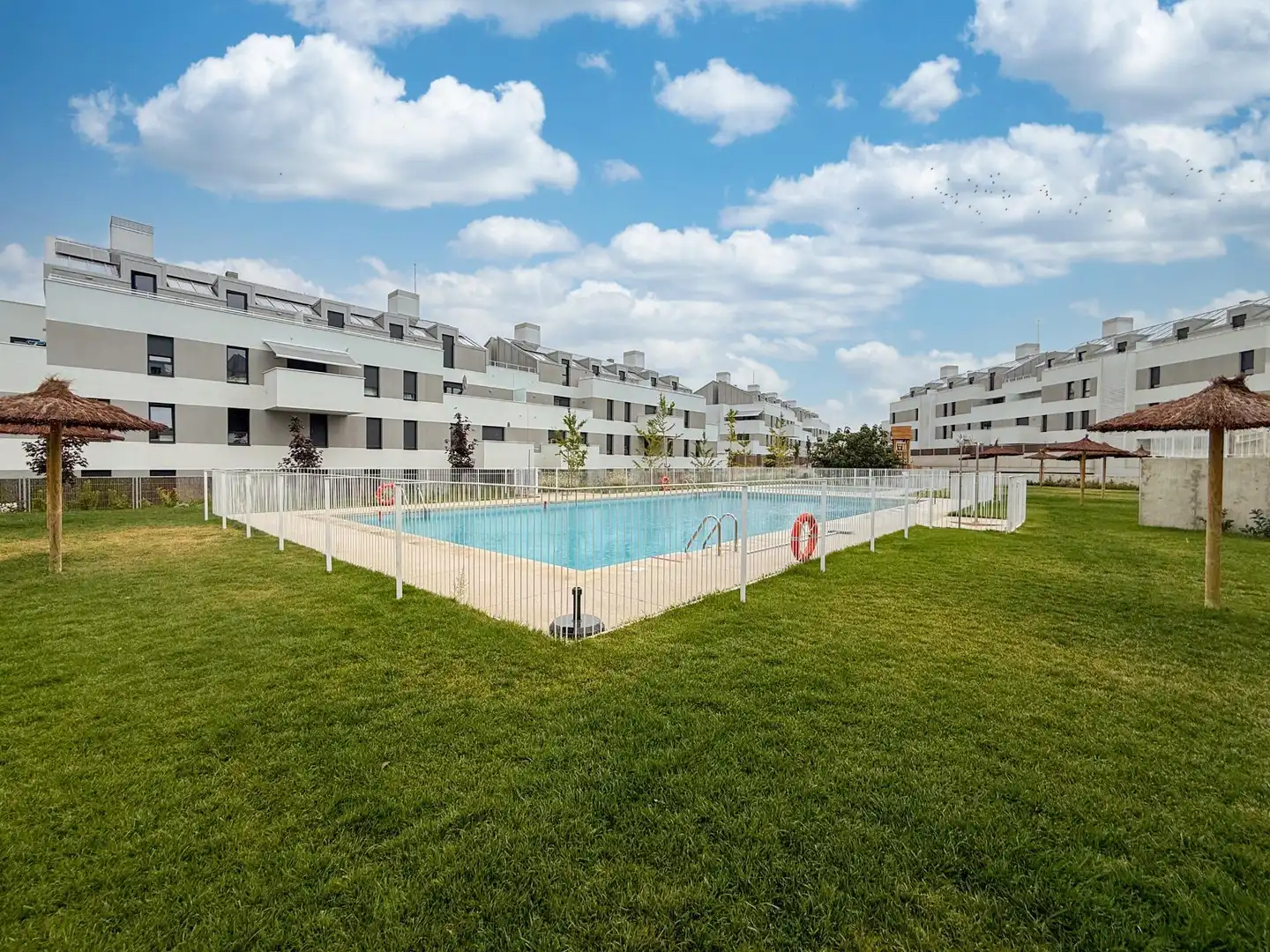 Flat with pool to rent in Cobeña, imagen 39