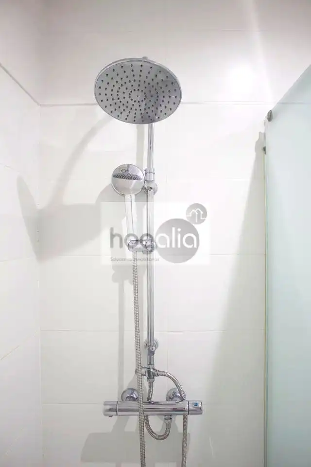 Bathroom of Flat for rent in Sevilla  with Air Conditioner and Furnished